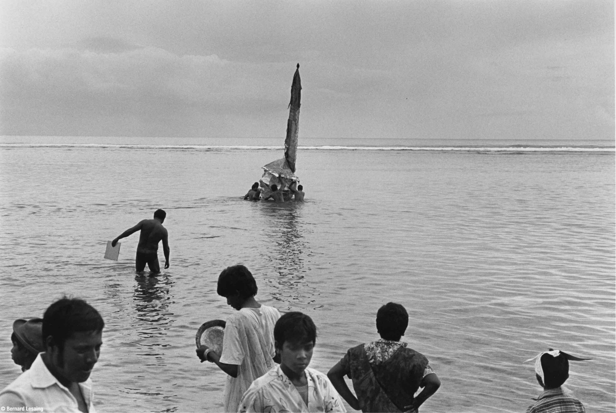 Danse d'inspiration mythologique, sur la route de Saint-Leu, 1992 © Bernard Lesaing