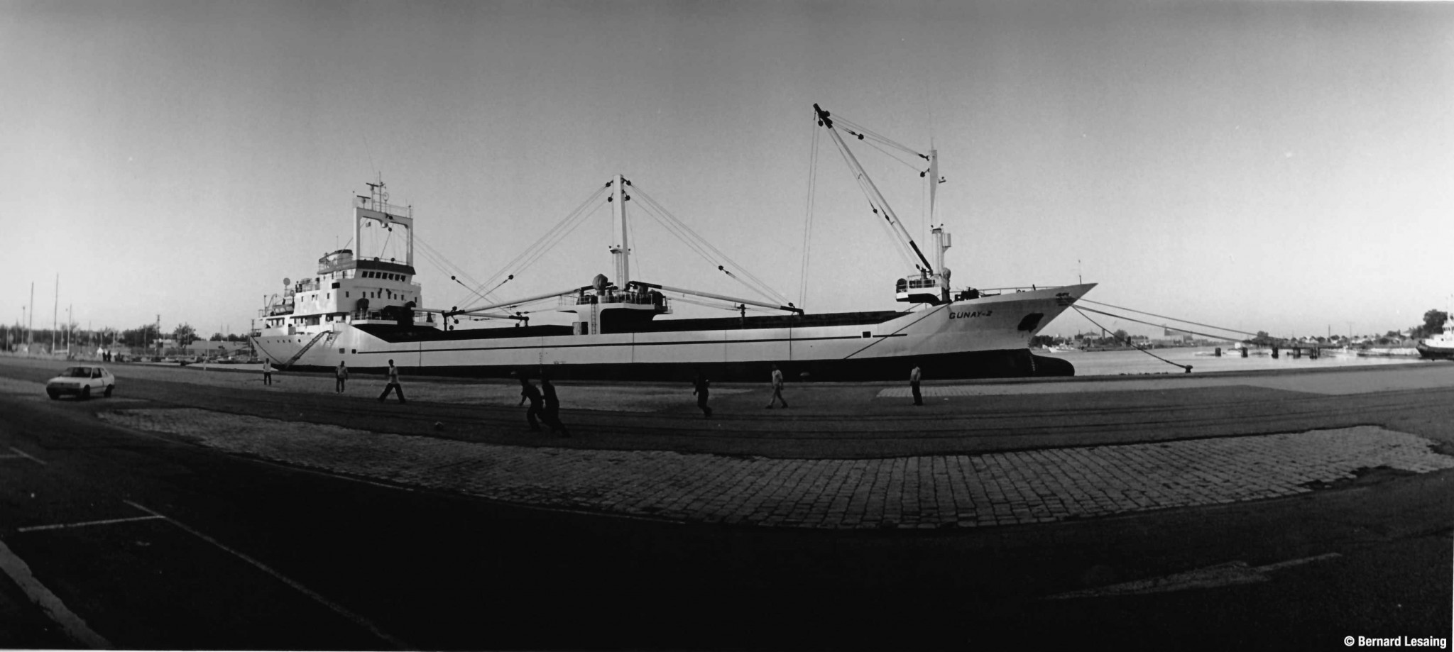  Cargo amarré quai Ouest, Port-Saint-Louis-du-Rhône, 2000-2002 © Bernard Lesaing