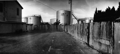  Dépôt pétro-chimique, cité André, Port-Saint-Louis-du-Rhône, 2000-2002 © Bernard Lesaing