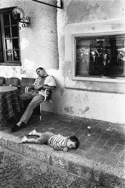 La sieste, Ischia, 1990-92 © Bernard Lesaing