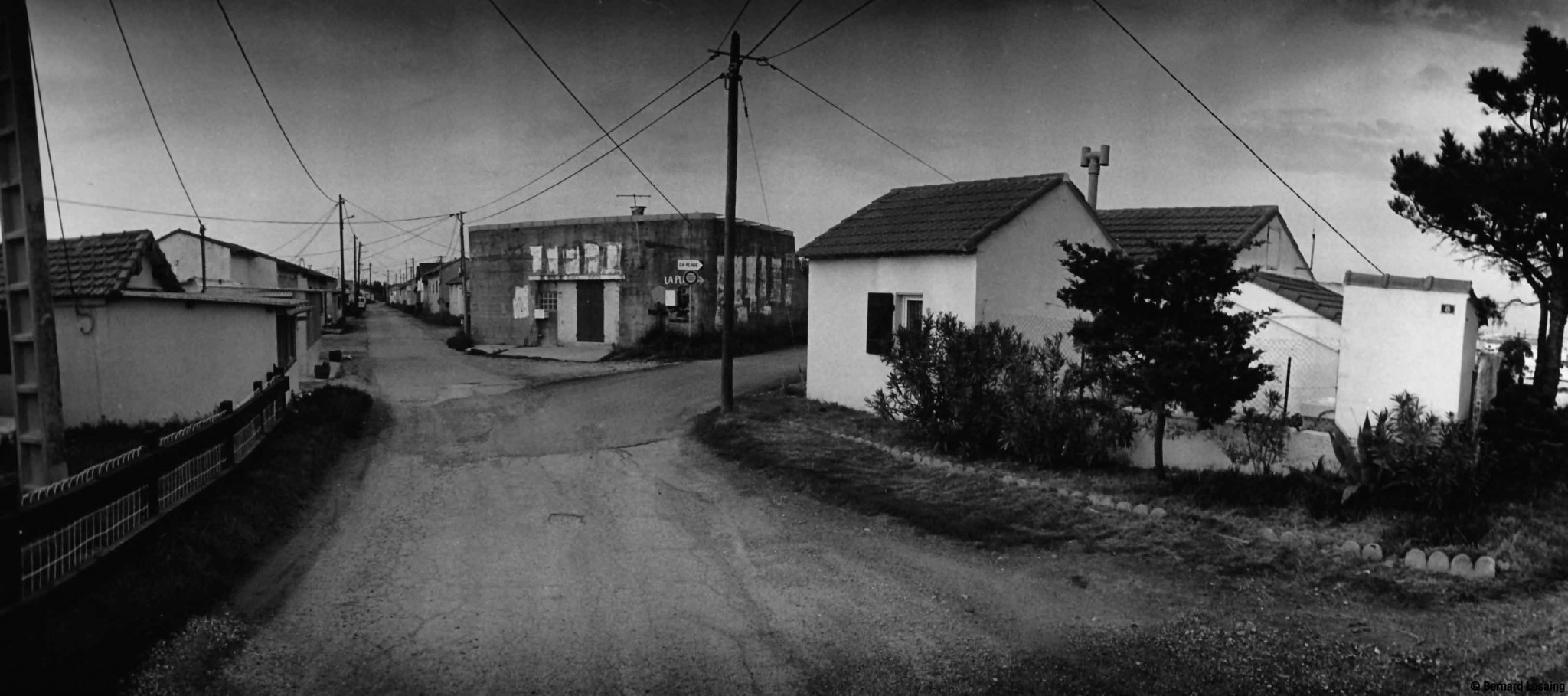 Quartier plage nord, Port-Saint-Louis-du-Rhône, 2000-2002 © Bernard Lesaing