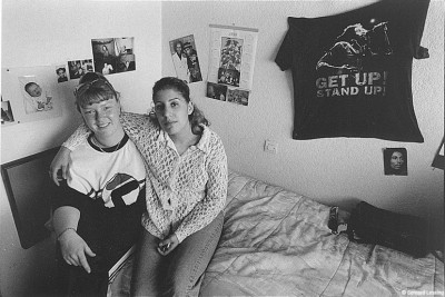 La vie au foyer des jeunes travailleurs, Encagnane, Aix en Provence, 1998 © Bernard Lesaing