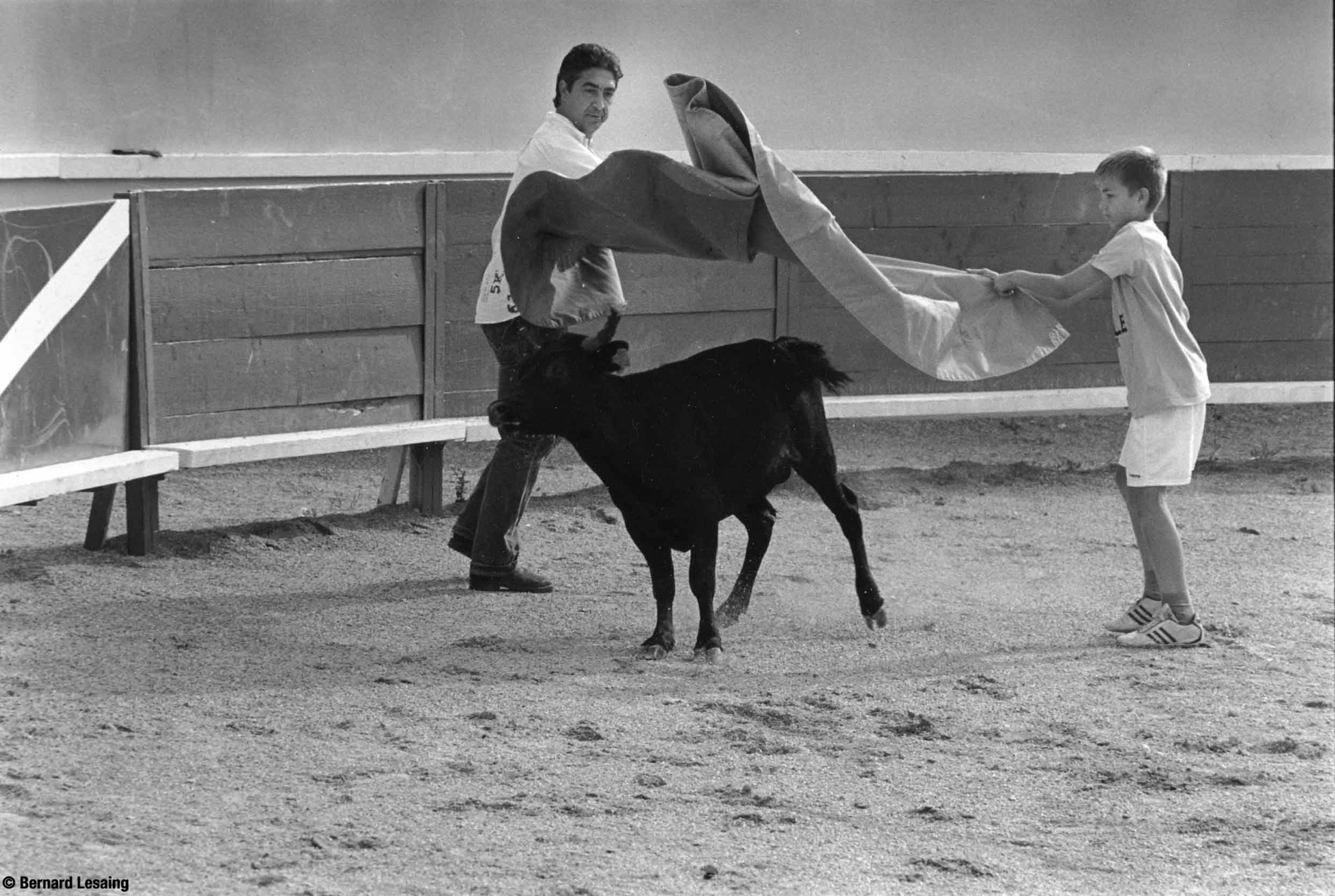 Arènes portatives, place Voltaire, Arles, 2008 © Bernard Lesaing